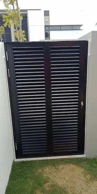Louvres door